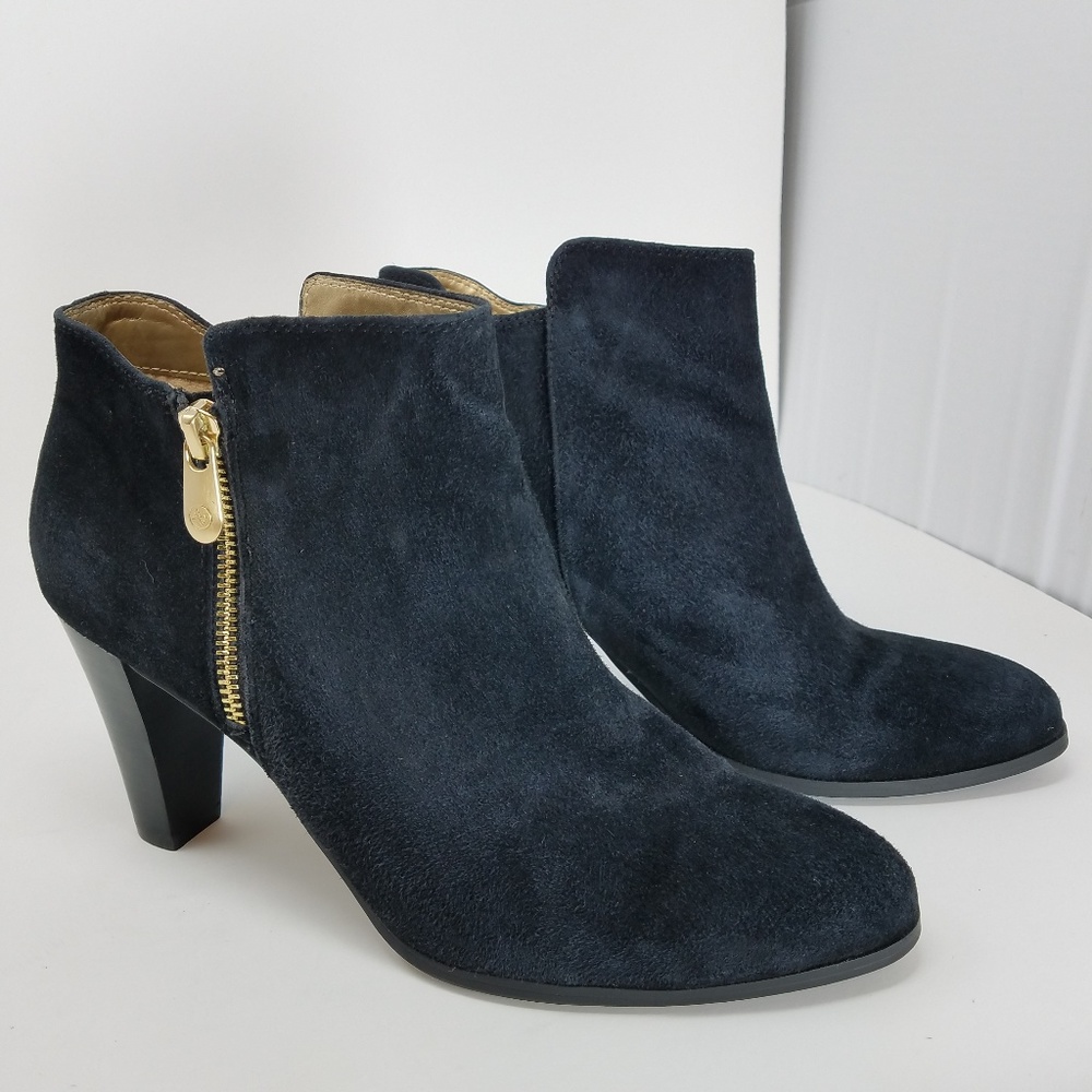 Sexy heeled bootie 9M black nubuck gold trim